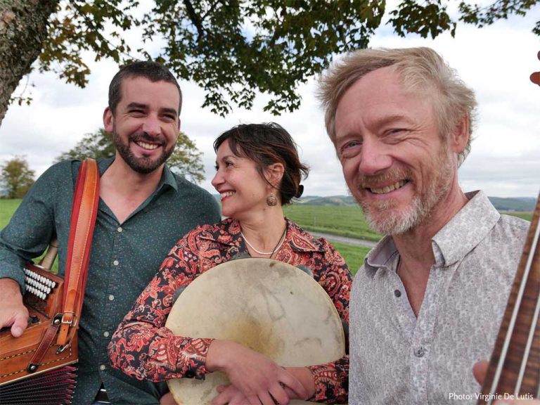 Lire la suite à propos de l’article Nisia Trio en concert sous les arbres